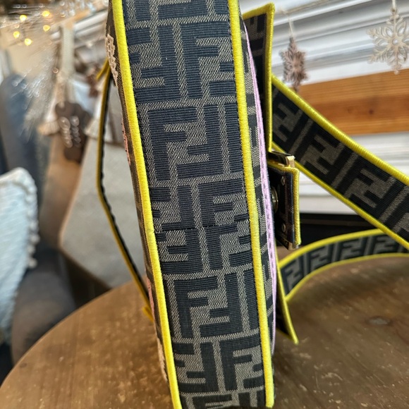 Fendi Zucca Floral Embroidered Baguette Medium - Picture 15 of 16